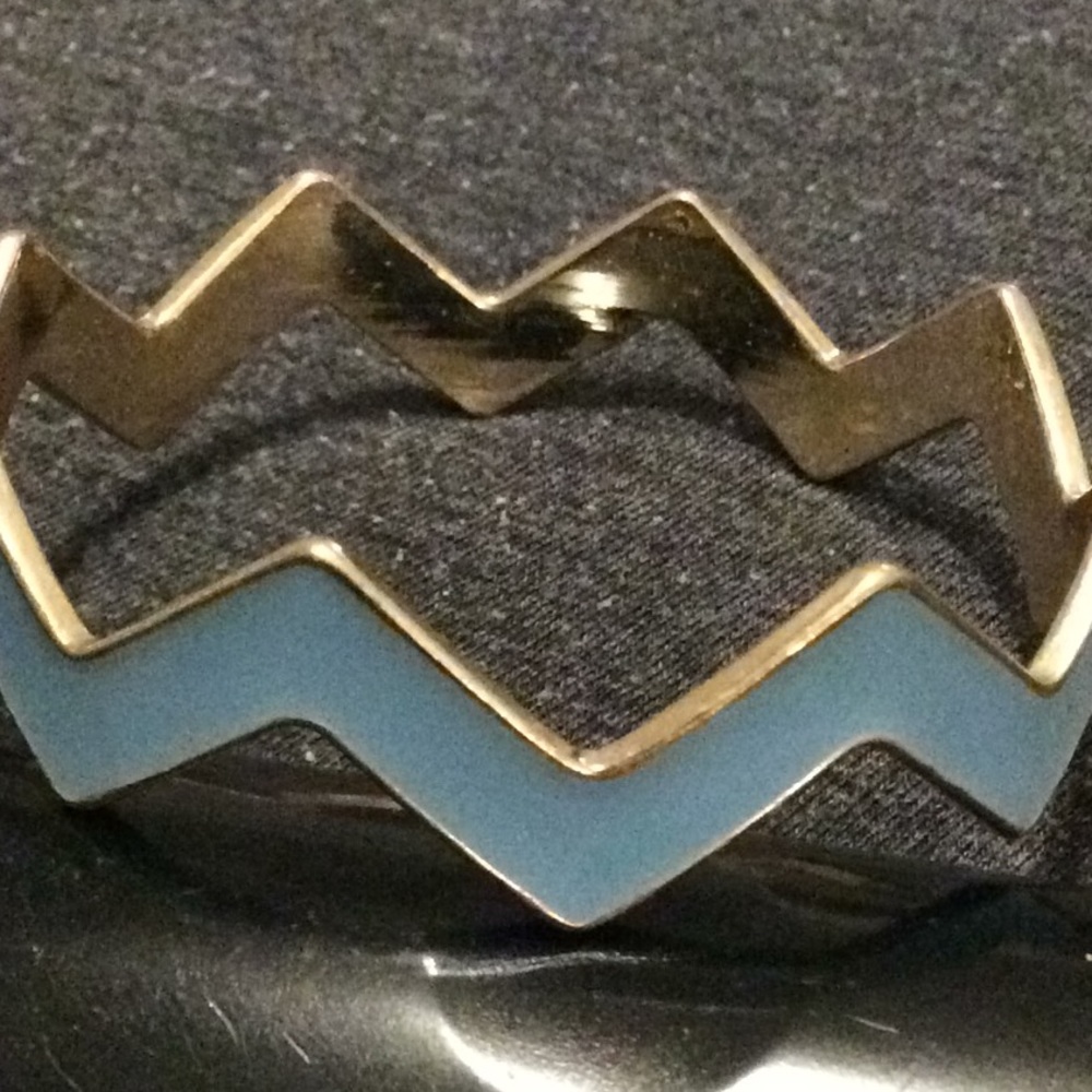 ▶️4 for $15◀️ chevron baby blue/gold bracelet